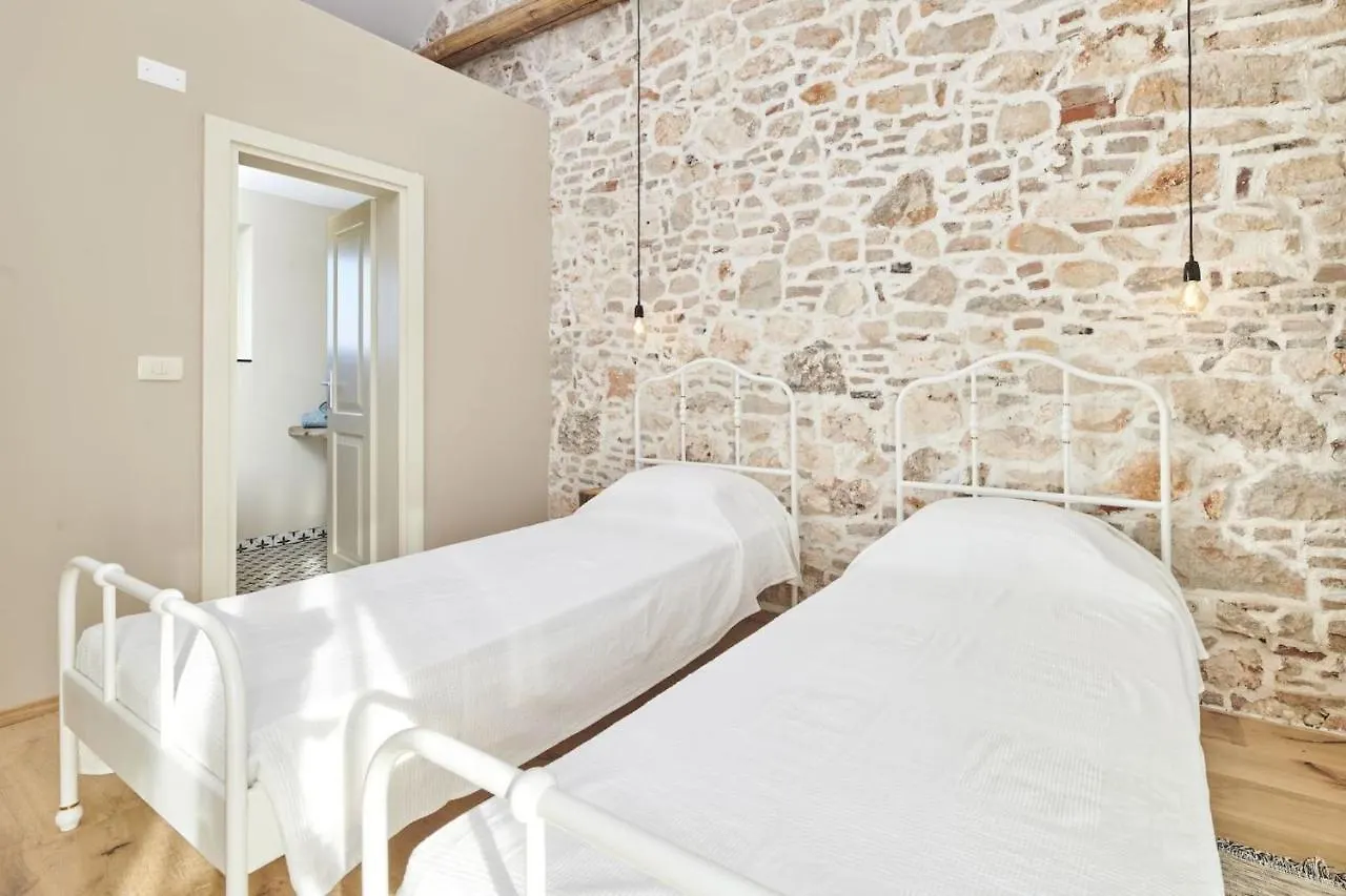 Villa Mediterranea With Pool And Grill In Umag