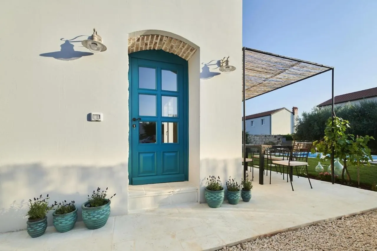 Villa Mediterranea With Pool And Grill In Umag