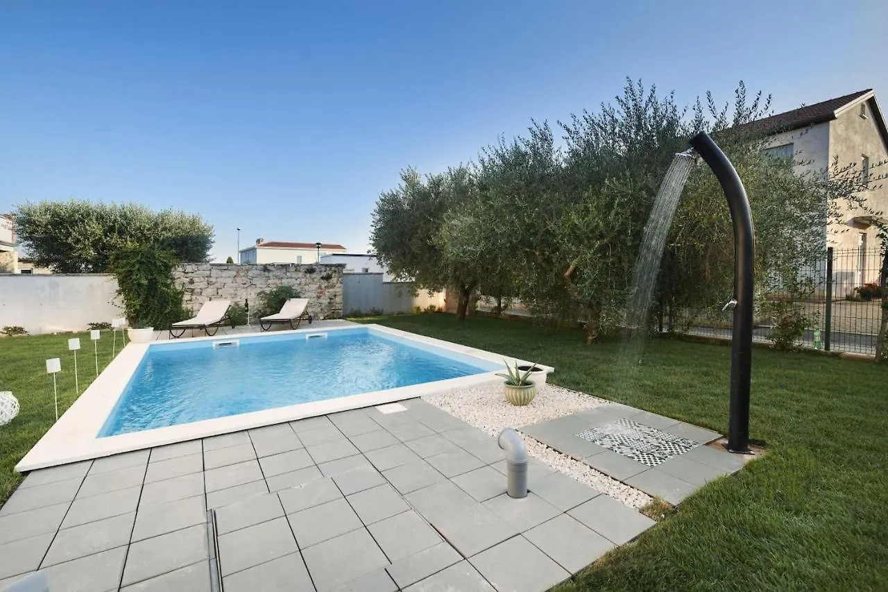 Villa Mediterranea With Pool And Grill In Umag Croatia