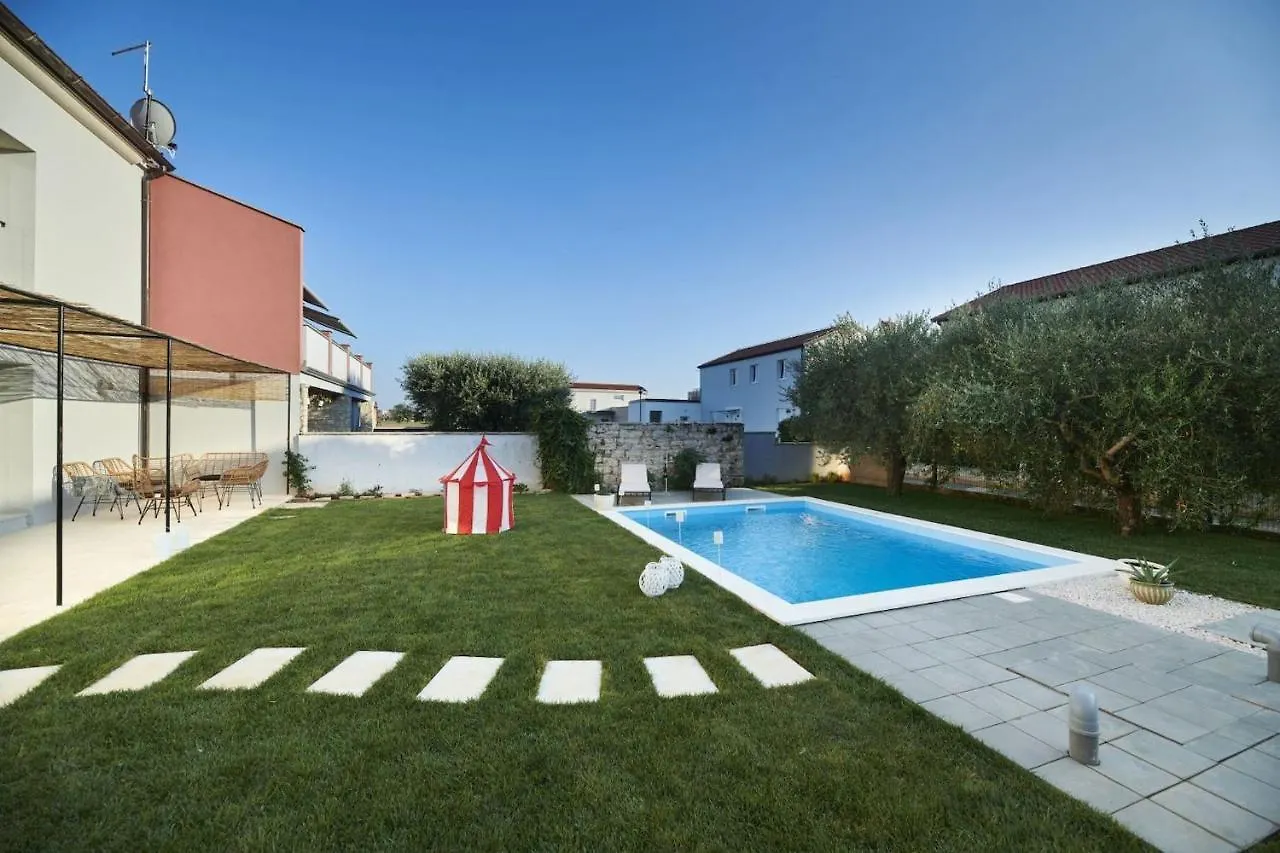 Villa Mediterranea With Pool And Grill In Umag