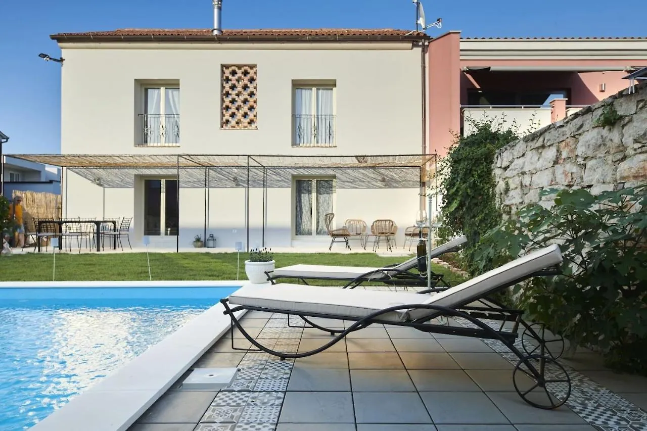 Villa Mediterranea With Pool And Grill In Umag