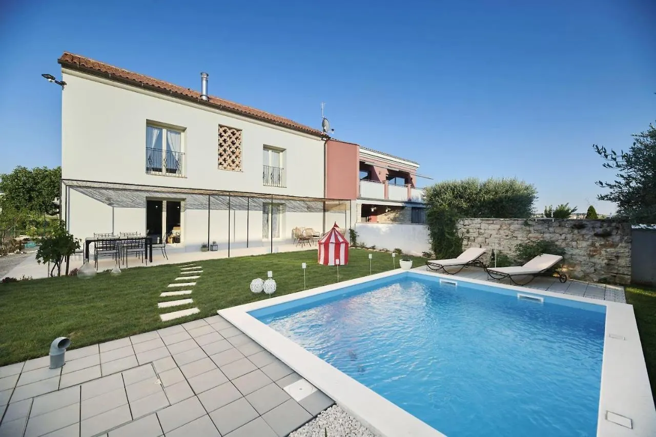 Villa Mediterranea With Pool And Grill In Umag Croatia