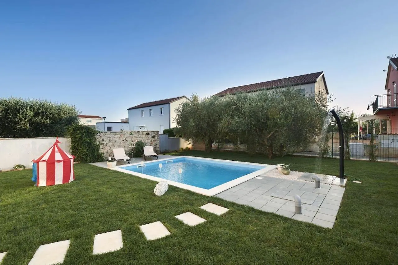 Villa Mediterranea With Pool And Grill In Umag